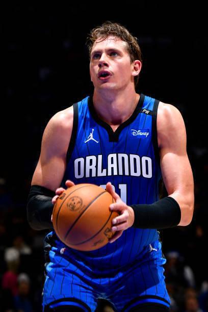 1年500万！大瓦格纳续约魔术继续辅佐弟弟 上季报销致减薪600万