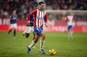 记者：阿森纳800万欧＋200万欧报价赫罗纳右后卫阿尔诺-马丁内斯